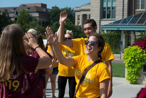 Welcome Week Leaders give high fives at UMN Convocation